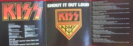O Encarte do Cd Remaster mostra o  logotipo do Kiss Army