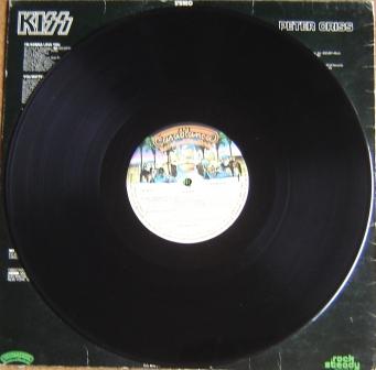 A edição do vinil brasileiro é bem simples não contendo nenhum encarte.