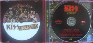 A contracapa e a bolacha da edição remaster do cd
