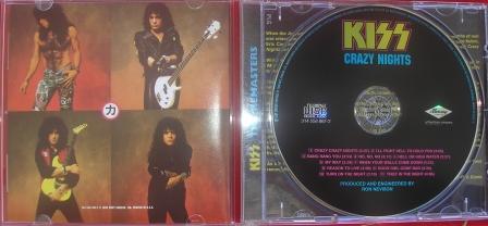 A contracapa do Cd importado de Crazy Nights - O último da série Remasters.