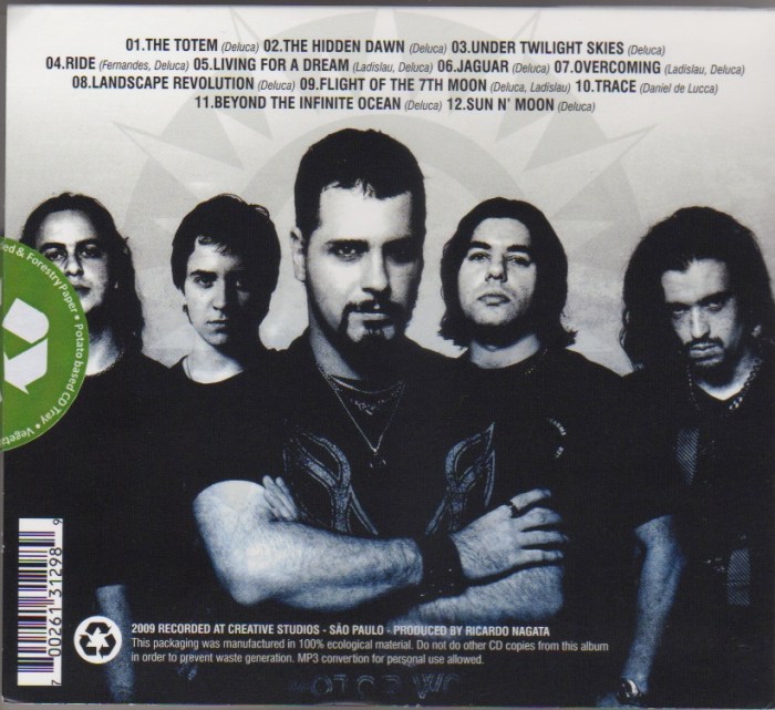 Finalmente, a parte de trás do CD com a foto da banda