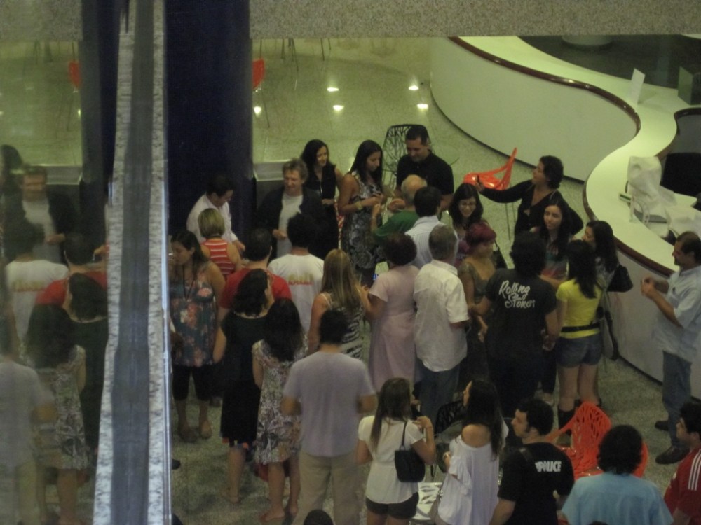 A organização e educação do público para conversar com Andy Summers