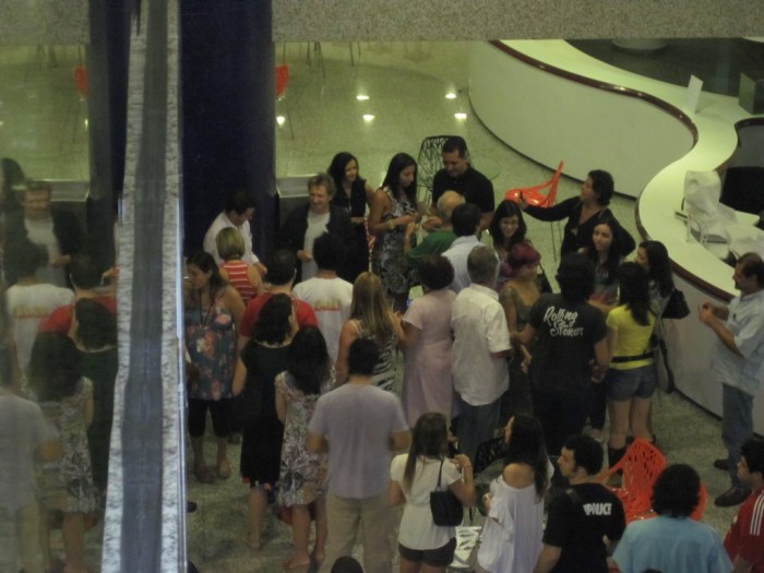 A organização e educação do público para conversar com Andy Summers