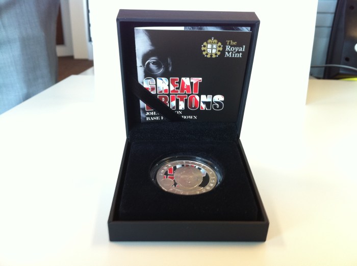 A caixa aberta, já linda fechada, é espetacular aberta - o material é muito bonito mesmo.