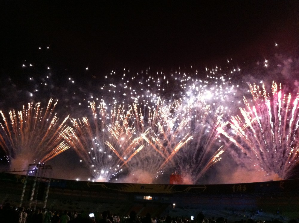 Encerramento do festival com fogos de artifício atrás da arquibancada - e a atitude sustentável?