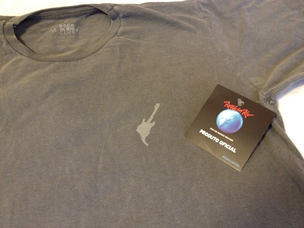 A bonita camiseta que acompanha o material