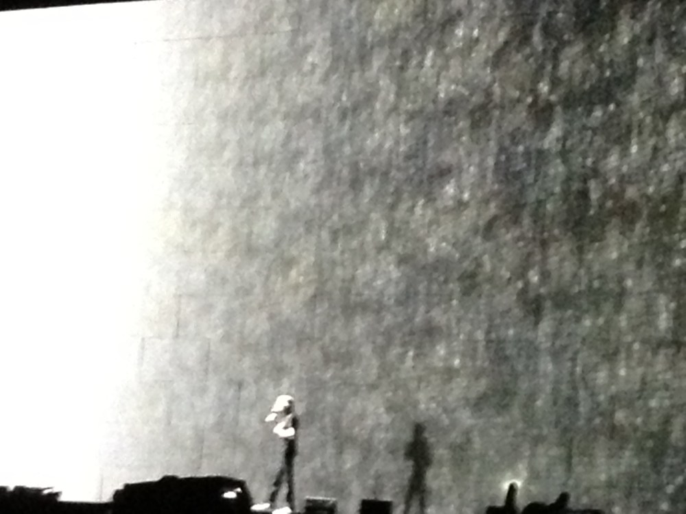 Apenas ver os números da dimensão do muro nem sempre nos dá ideia do tamanho gigantesco dele...