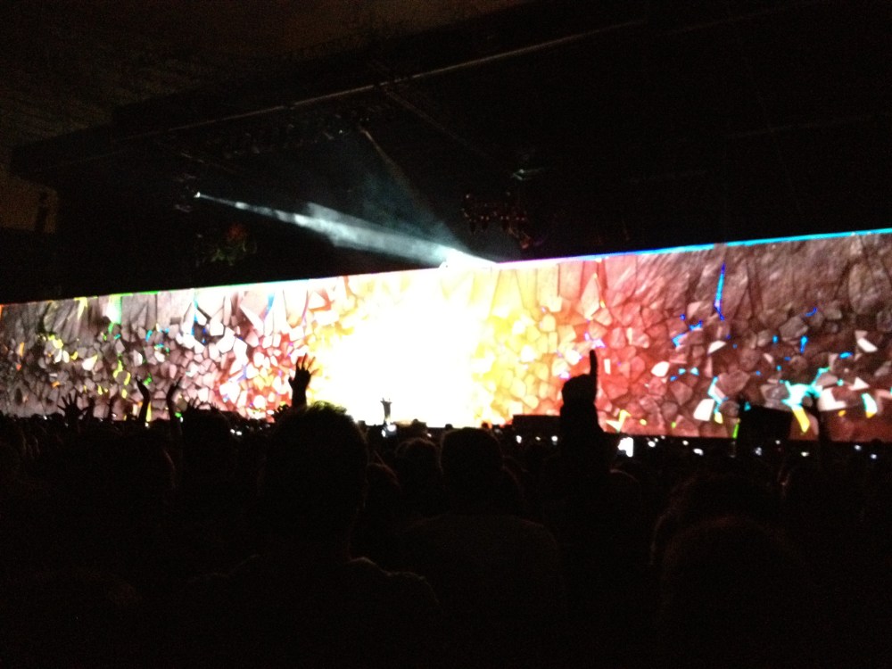 Um dos milhares de efeitos do muro, com clara sensação de profundidade e perspectiva. Um dos mais bonitos da noite