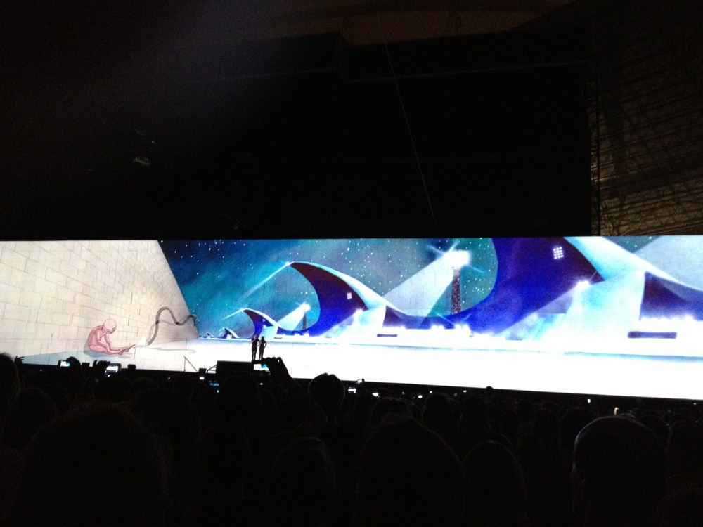 Uma outra linda projeção, com uma resolução que ainda nos deixava espantados mesmo com o show já acabando...