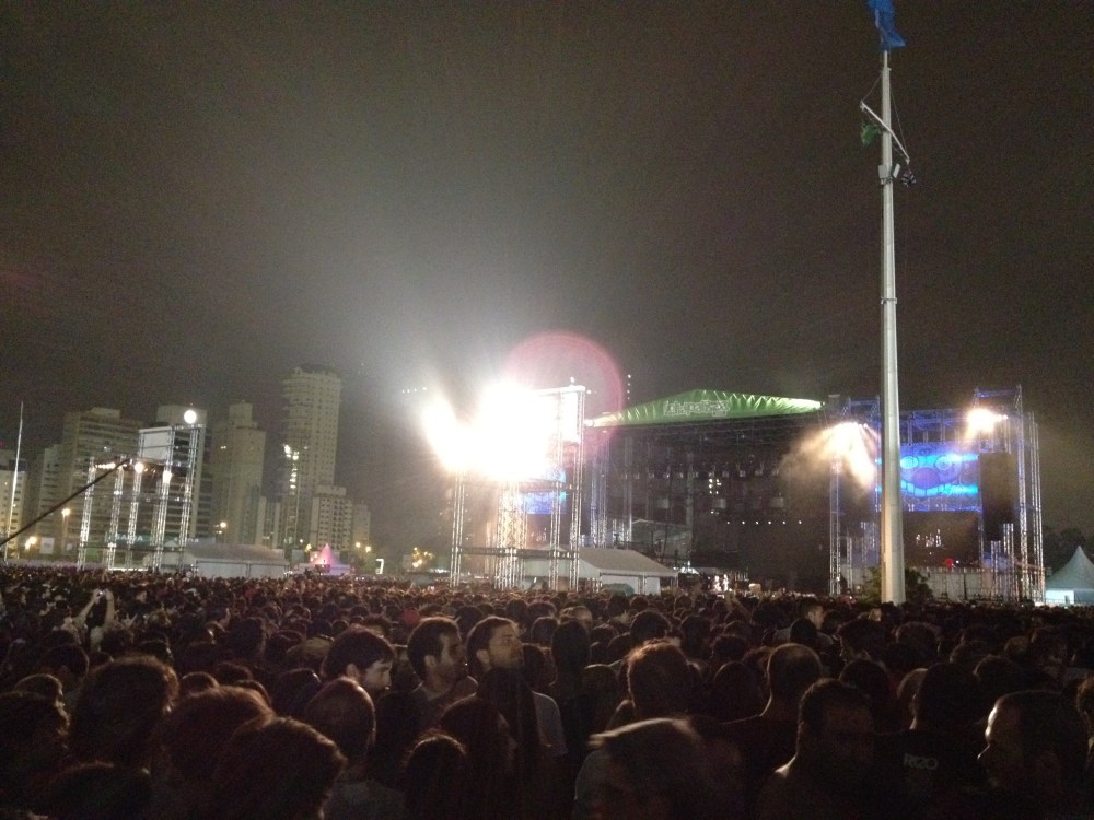 Palco sendo preparado para o Foo Fighters