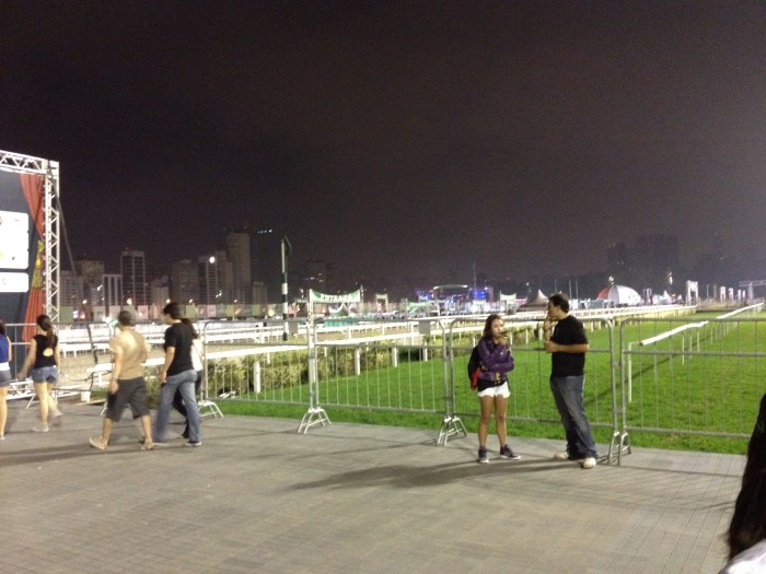 Palco principal bem lá no fundo