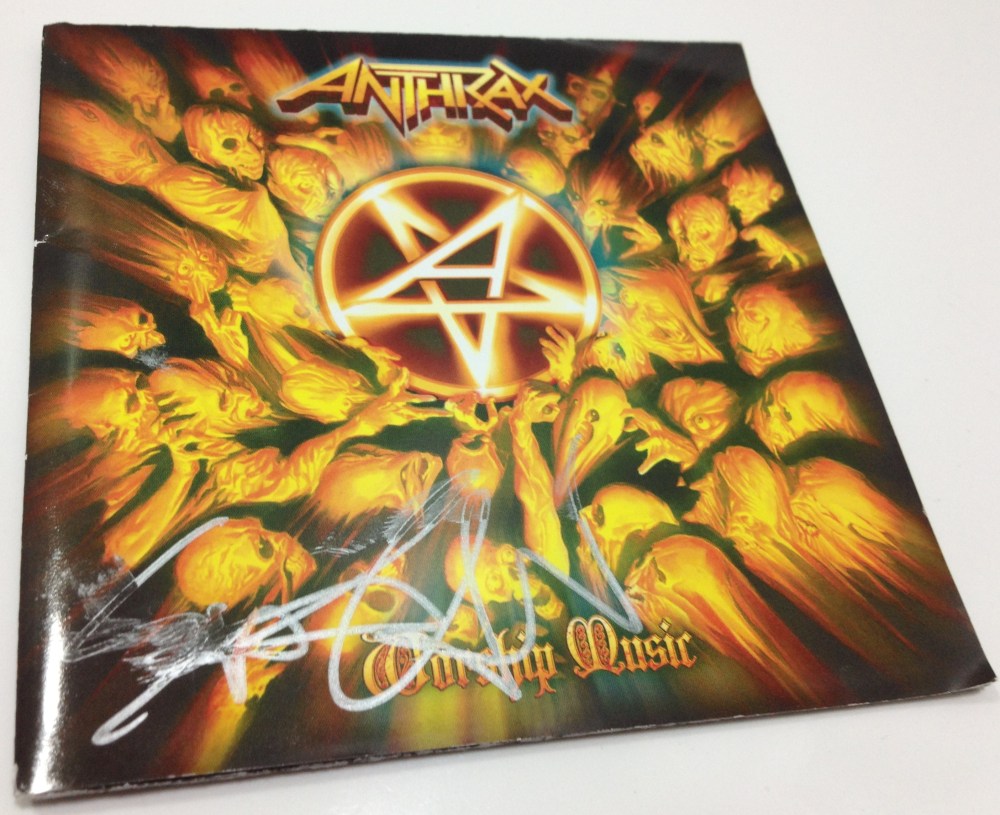 Capa do CD Worship Music autografado pelo Scott Ian na tarde do dia do show - agradecimentos especiais ao Edu do Lokaos Rock Show