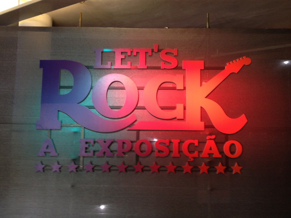 Painel na entrada da exposição