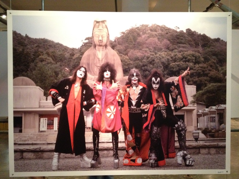 Kiss invadindo o Japão - Japanese Sneak Attack Tour