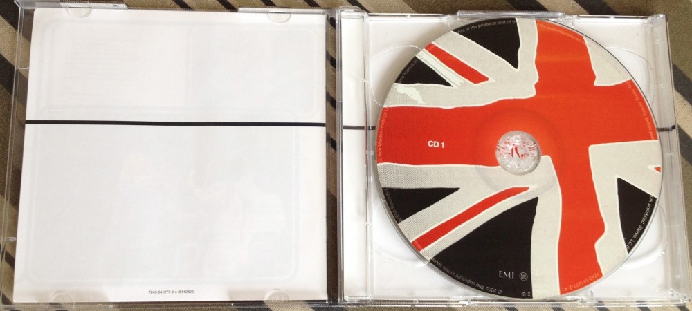 Beast Over Hammersmith - CD 1 e contra-capa do encarte