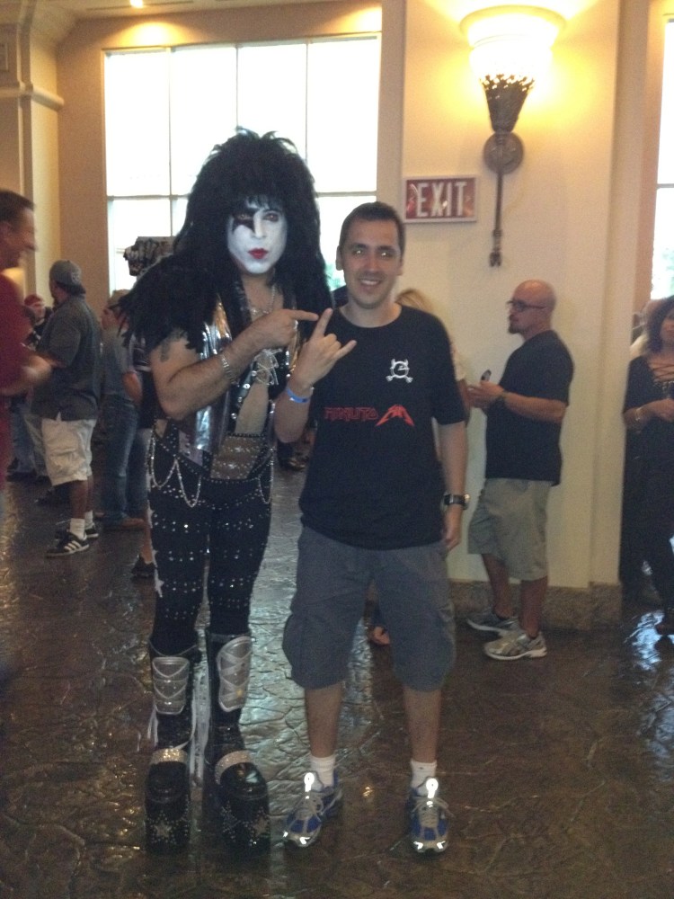 "Paul Stanley" cumprimentando o Minuto HM :-)