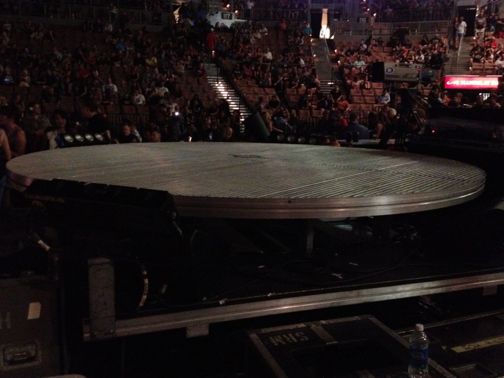 A plataforma giratória bem ao lado