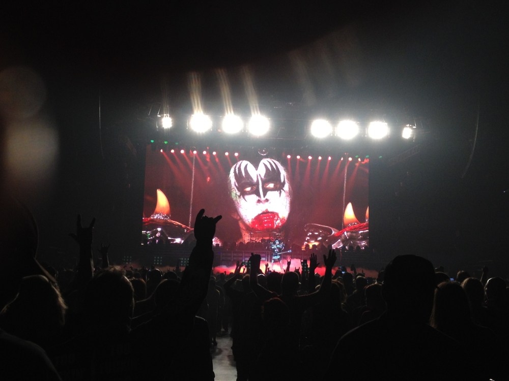 Momento exato da "carinha de Shrek" de Simmons