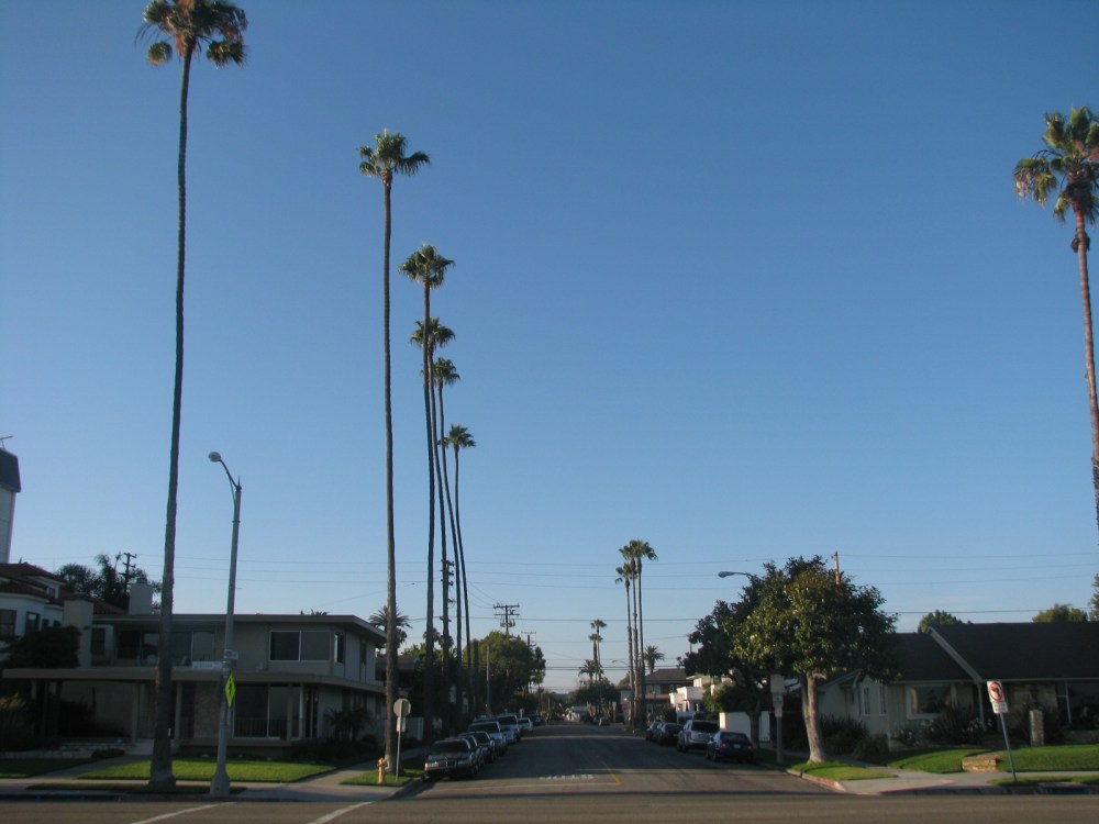 Típica rua de bairro da cidade...