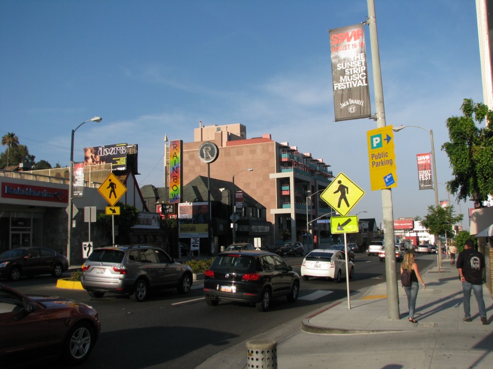 A expectativa de logo atravessar a rua...