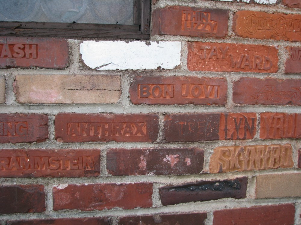 Há espaço para mais bandas. Alguma aí se habilita? :-)