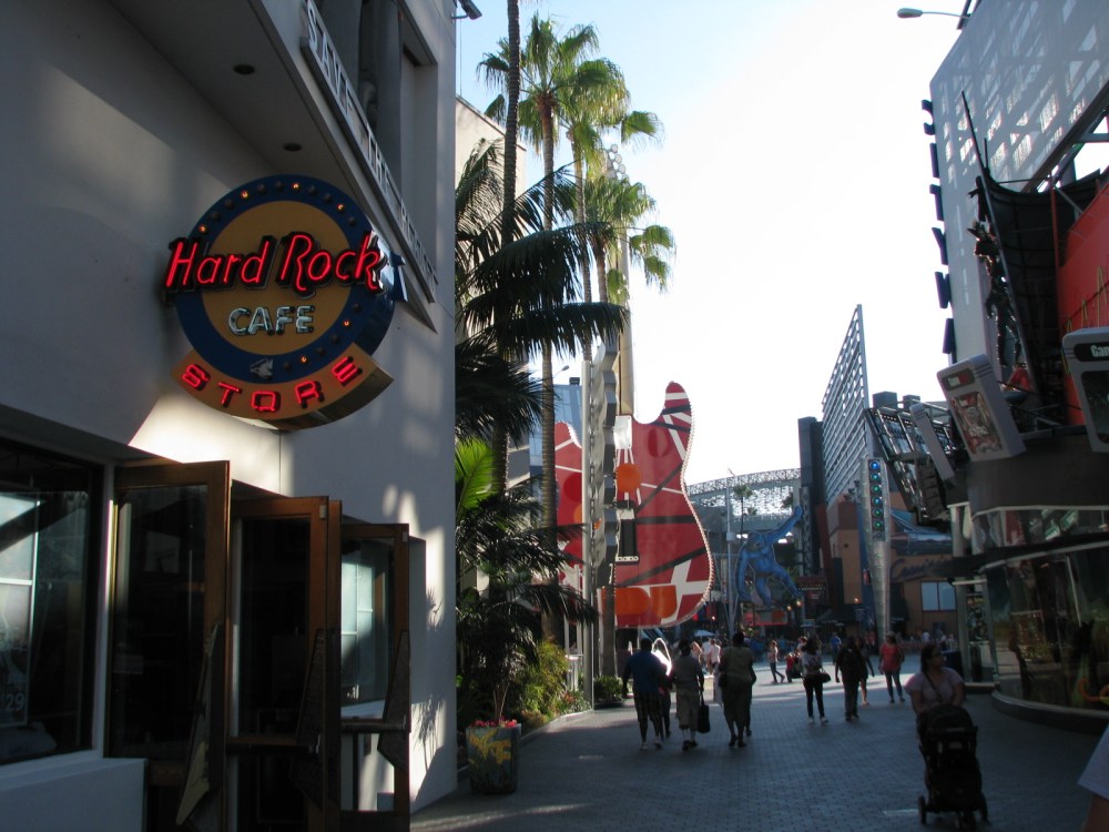 Corredor principal de entrada, já com a Hard Rock de fundo