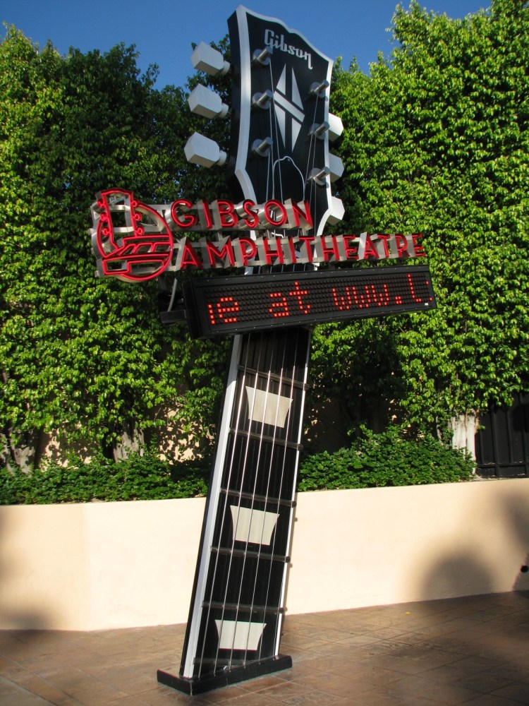 Letreiro do anfiteatro do parque