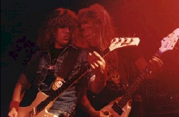 Ron McGovney com James Hetfield