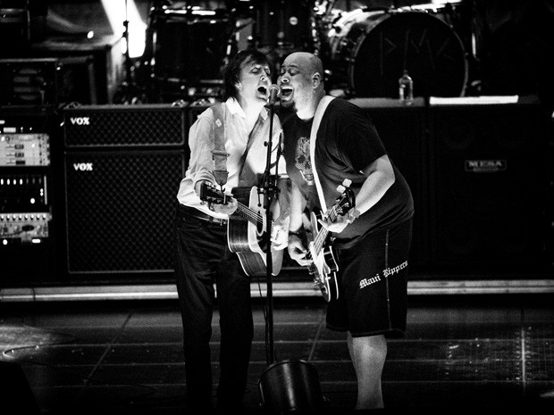 Paul McCartney e Abe Laboriel durante ensaio da nova tour. Créditos: G1.