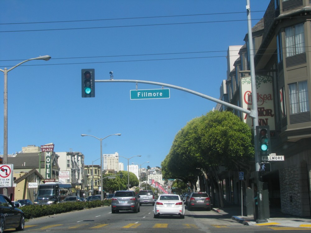 Cruzando a Fillmore Street