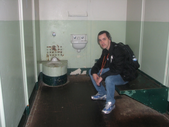 Em uma das celas da prisão mais famosa do globo