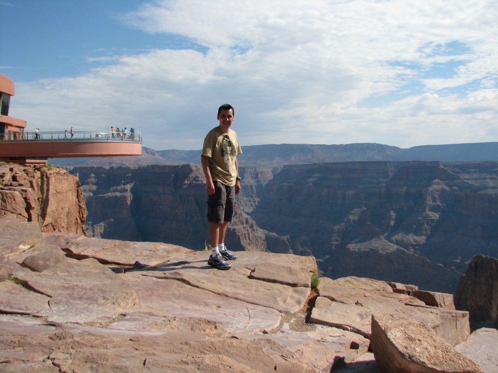 Grand Canyon, Eduardo, Ronnie James Dio com a Skywalk ao fundo