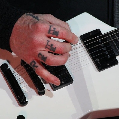 A senhora mão direita de James Hetfield (março/2014)