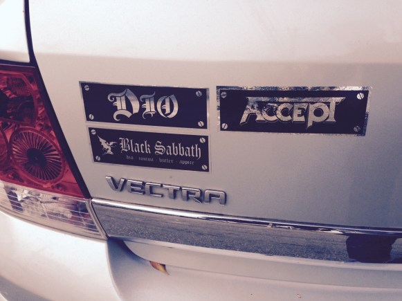 Accept ganhou um espaço no carro agora. Me conscientizei que sou um grande fã da banda.