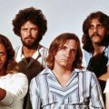 EAGLES NO AUGE: DON FELDER, DON HENLEY, JOE WALSH, GLENN FREY E RANDY MEISNER