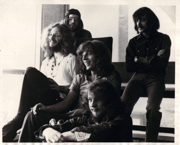 JETHRO TULL EM 1970: IAN ANDERSON, GLENN CORNICK, JOHN EVAN, MARTIN BARRE E CLIVE BUNKER